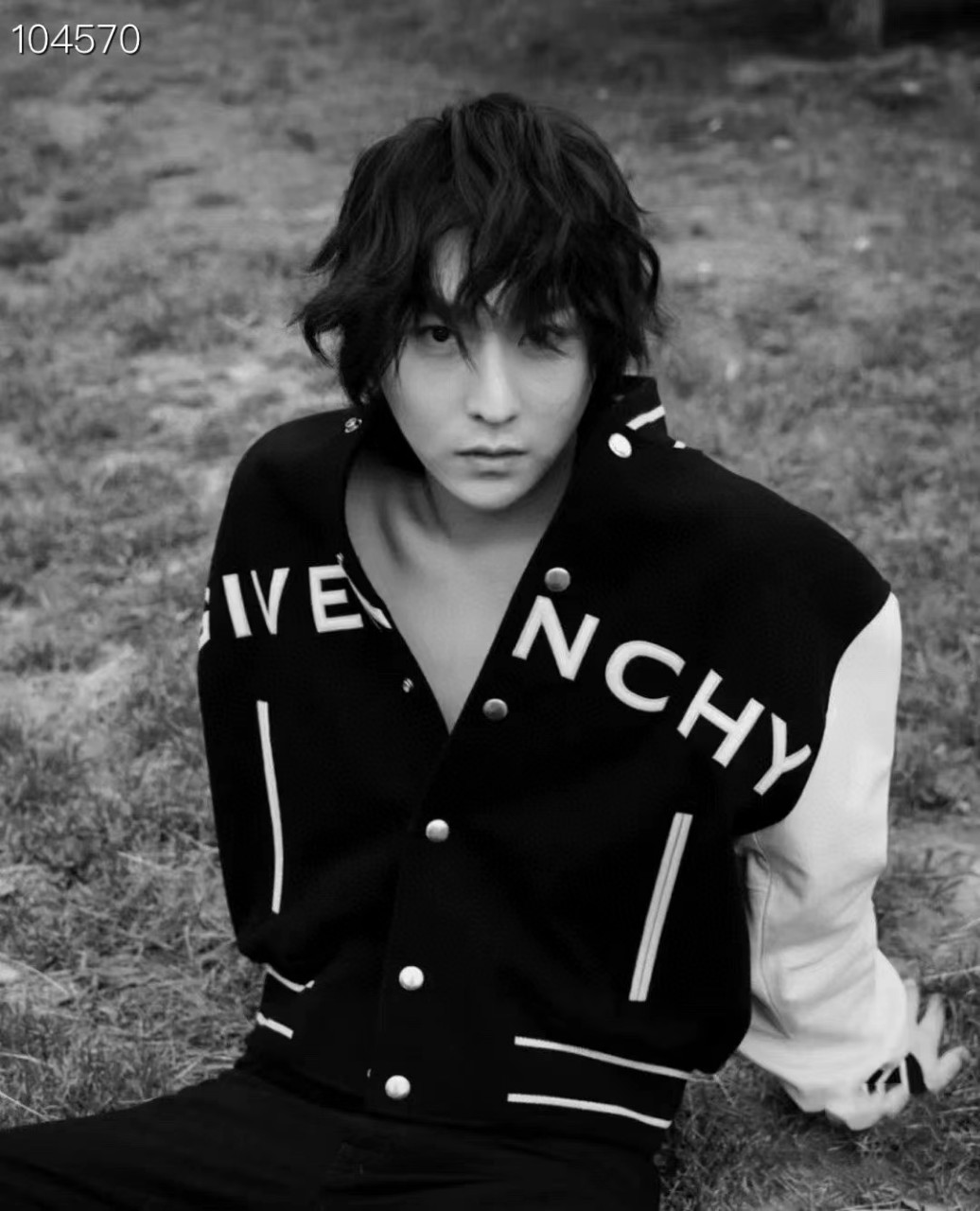 21fw 지방시 신상 남성 가죽 및 울 GIVENCHY 봄버 블랙/화이트컬러 BM00QR611V004 (소가죽)