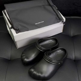 발렌시아가 x 크록스 로고 뮬 샌들 블랙 0729